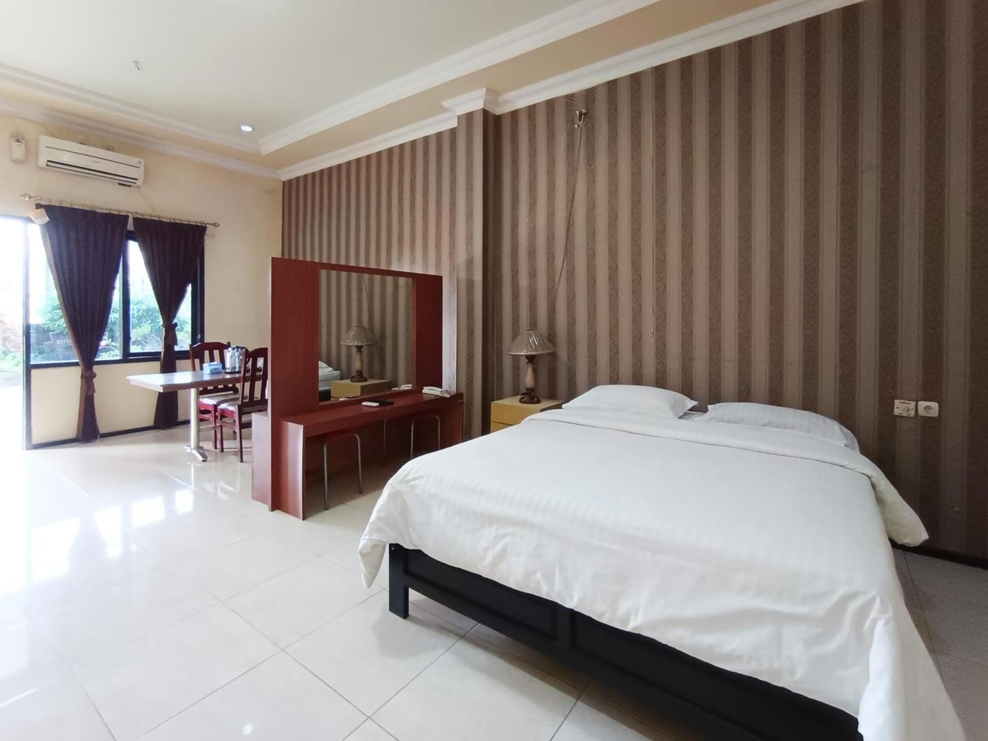 Gita Puri Redpartner Blitar Hotel Eksteriør billede