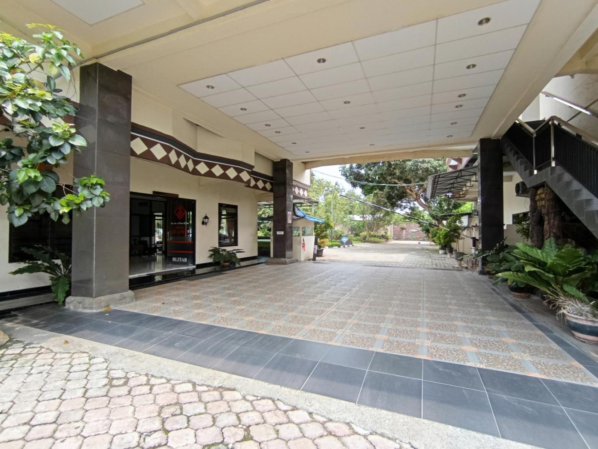 Gita Puri Redpartner Blitar Hotel Eksteriør billede